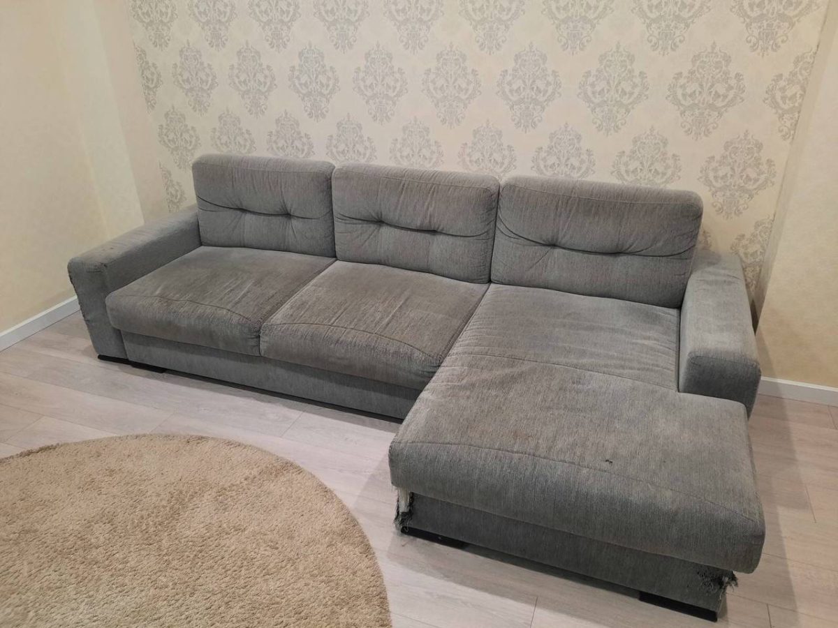 Перетяжка углового дивана с изменением дизайна. Заменили поролон на ...